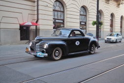 Dodge Luxury Liner DeLuxe Coupe D19