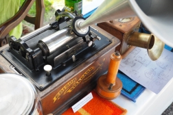 Edisonov fonograf a telefón Alexandra Grahama Bella