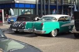 Horch 853, Oldsmobile Ninety-Eight Holiday