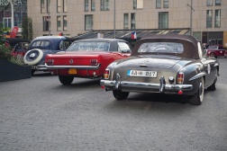 Ford Mustang, Mercedes-Benz 190 SL