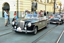 Mercedes-Benz 220 S