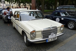 Mercedes-Benz 200 D/8