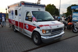 Ford E-350 Super Duty sanitka