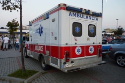 Ford E-350 Super Duty sanitka