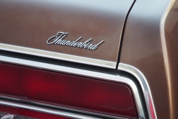 Ford Thunderbird V8