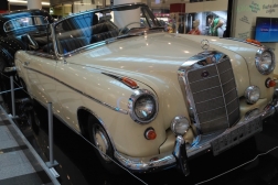 Mercedes-Benz 220SE-W128