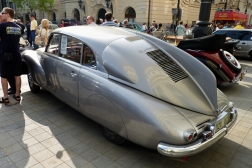 Tatra 87