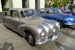Tatra 87