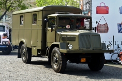 Tatra 128