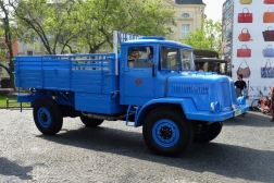 Tatra 128