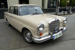 Mercedes-Benz 200