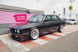 BMW 524