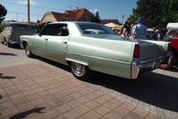 Cadillac Sedan DeVille