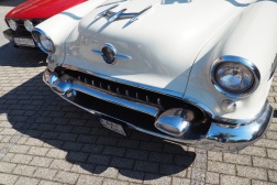 Oldsmobile Ninety-Eight Holiday