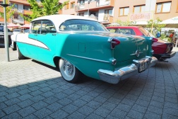 Oldsmobile Ninety-Eight Holiday