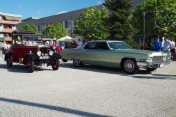 Morris Oxford Doctors Coupe, Cadillac Sedan DeVille